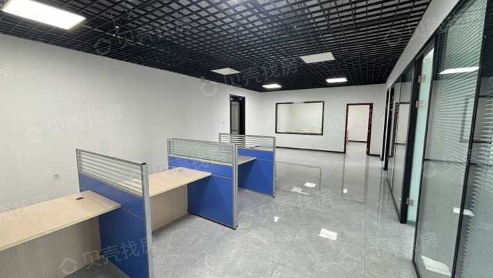 长春路上海大厦220平精装办公室出售，总价200万-客厅