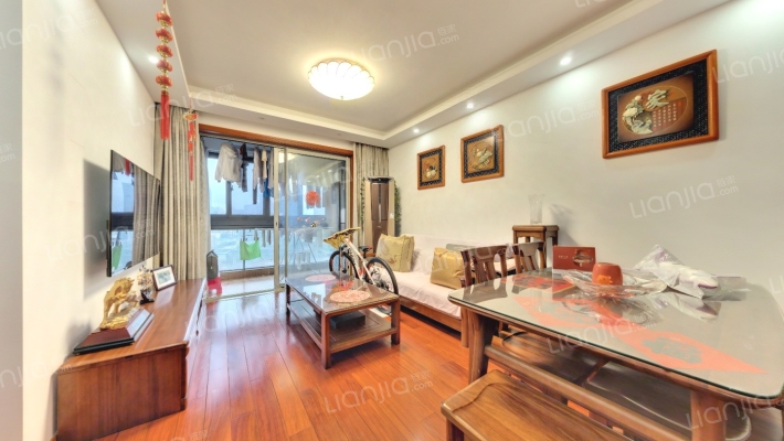 新天地河滨花园二手房实景图