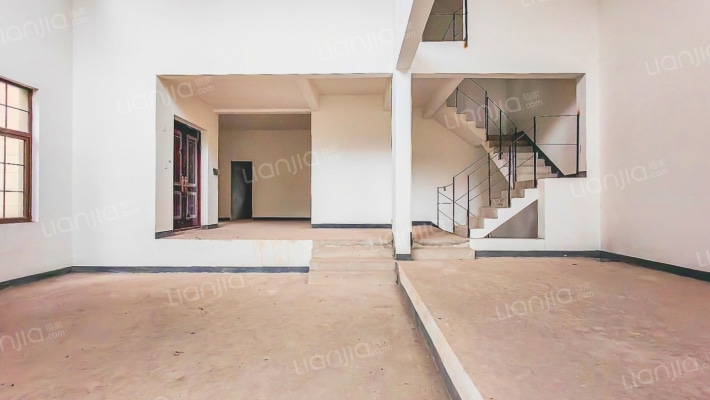 融创恭爵堡二手房实景图