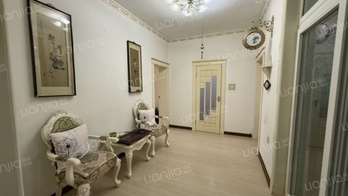 东方小区B区二手房实景图