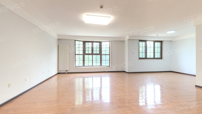 CBD国际高尔夫别墅二手房实景图