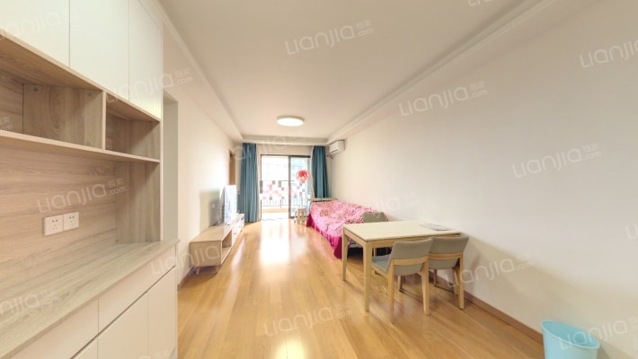 卓越蔚蓝郡二手房实景图