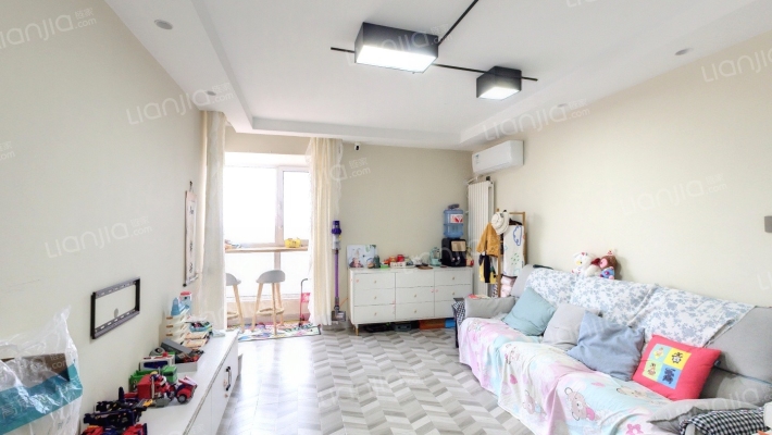 河畔馨居二手房实景图