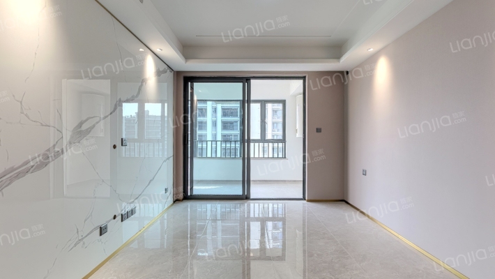 兴港和昌湖畔云栖二手房实景图