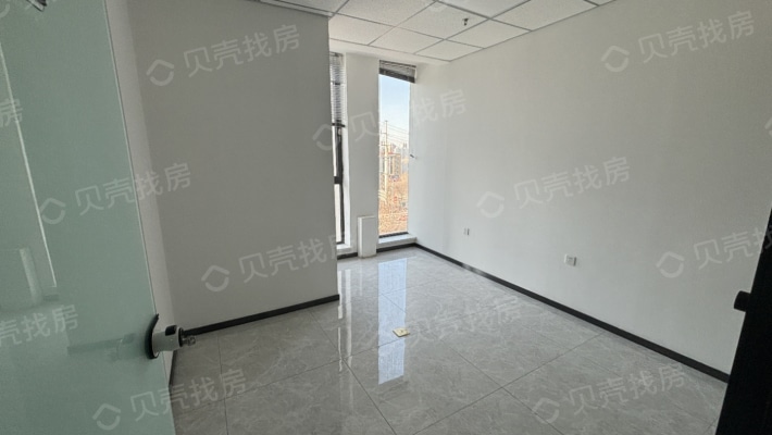 长春路上海大厦220平精装办公室出售，总价200万-卧室B