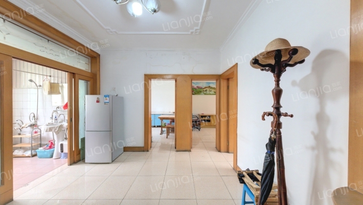 外贸包装宿舍二手房实景图