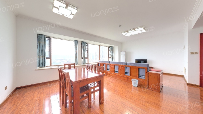 蓝花楹二手房实景图