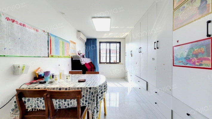 世家小区二手房实景图