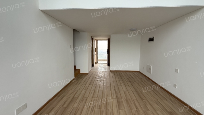 嘉霖深湾1号二手房实景图