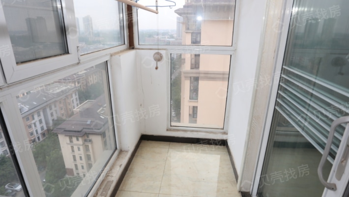 电梯复式 六个卧室 4个卫生间 户型通透 采光充足-阳台