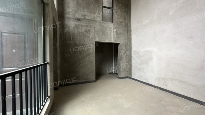 龙湖湖山原著湖酩二手房实景图