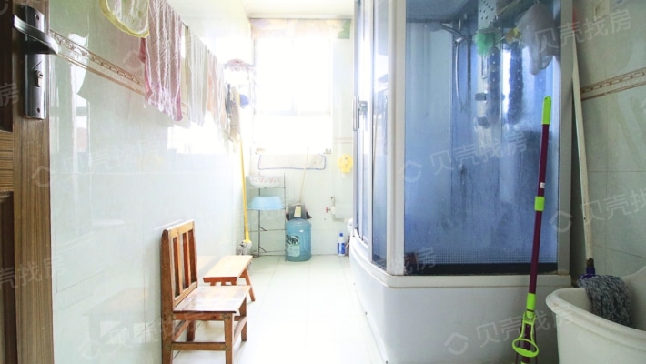 东坝新区单价划算的一套精装房拎包入住-卫生间