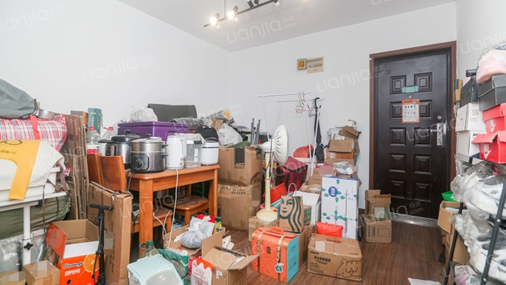 东方金座二手房实景图