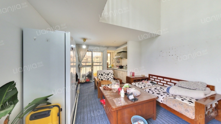 东郊小镇邻里中心二手房实景图