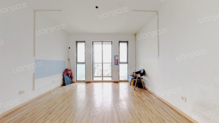 东上海中心二手房实景图