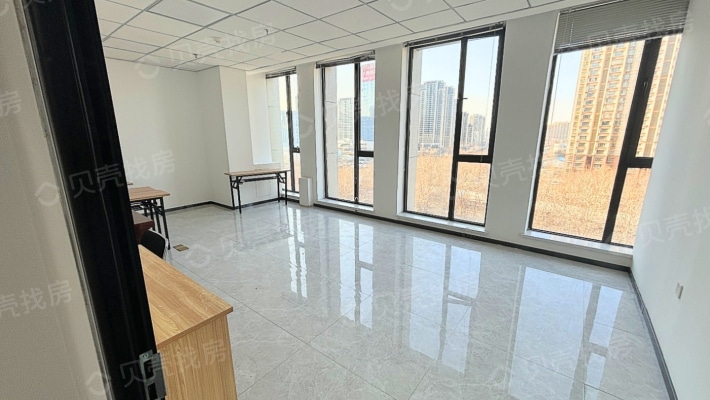 长春路上海大厦220平精装办公室出售，总价200万-卧室C