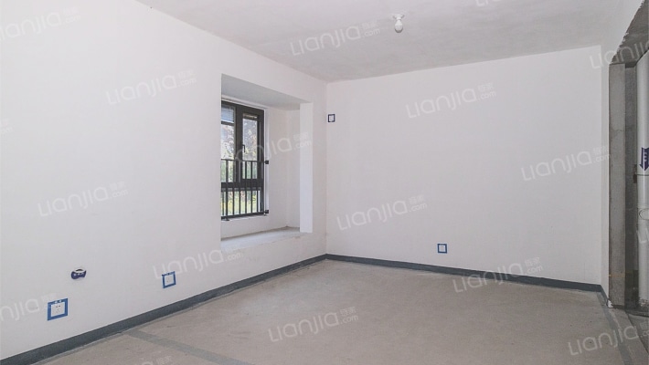 融创银城滴翠园北区二手房实景图