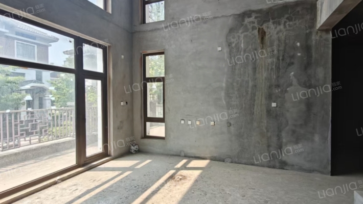 中拥蓝天下垅墅二手房实景图