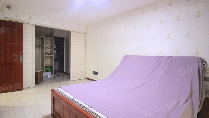 邦泰泰国际 跃层房 总共3层    精装房 带家具家电出售-卧室A