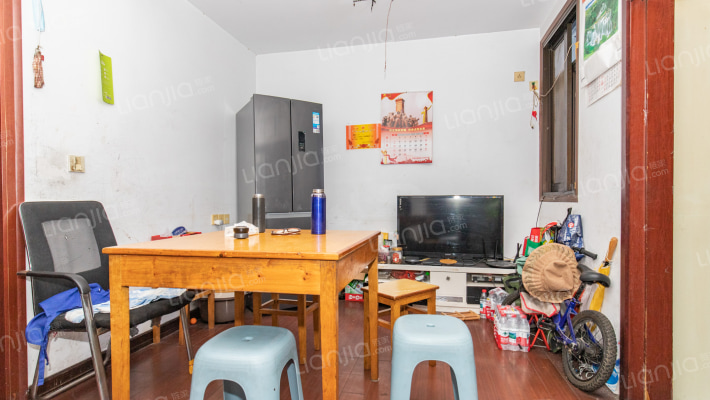 凤美新村二手房实景图