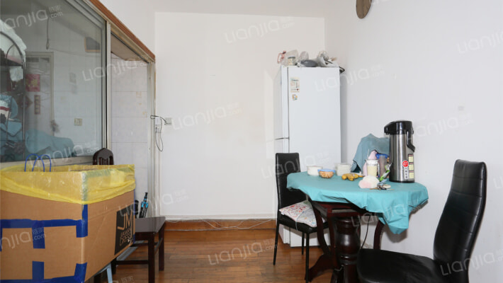 靖宇中路70号二手房实景图