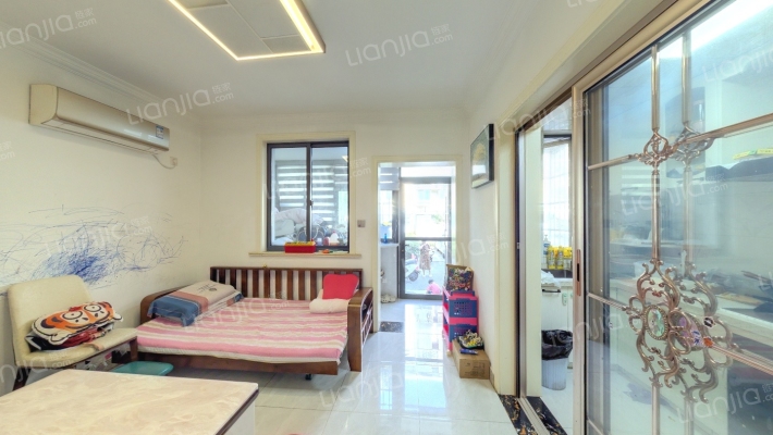 海霞新苑二手房实景图