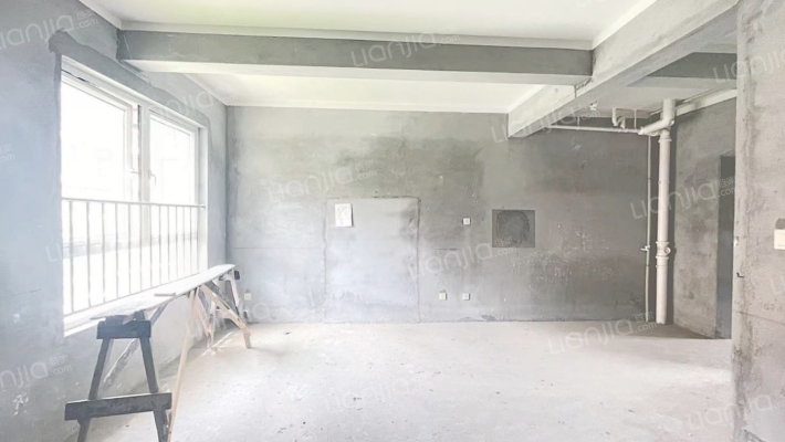 和春华府二手房实景图