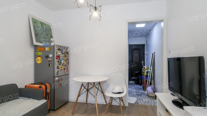 万航渡路433弄二手房实景图