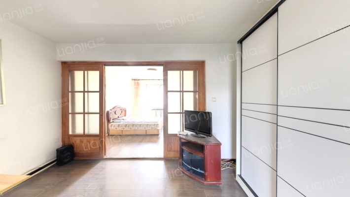 朝鲜小学教工楼二手房实景图