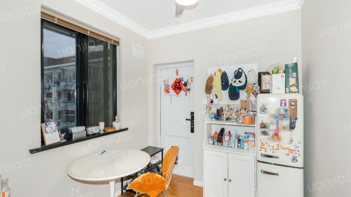 巴士小区二手房实景图