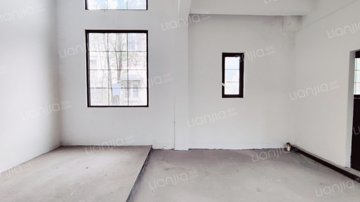 庆隆南山高尔夫国际社区柏翠庄二手房实景图