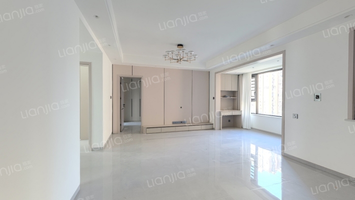 隆基泰和铂悦山二手房实景图