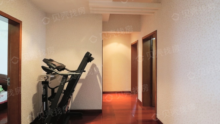 房子位于上江北好的地段位置好交通方便配套设施完善-玄关