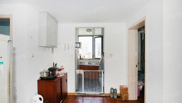 新天地荻泾花园二手房实景图