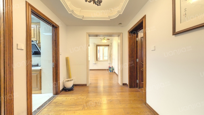 彩电小区二手房实景图