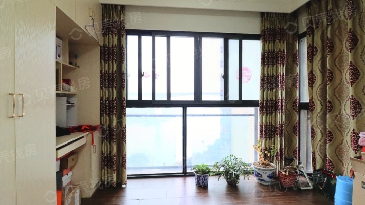 金江外滩观江两室 户型方正 装修温馨 拎包入住-阳台