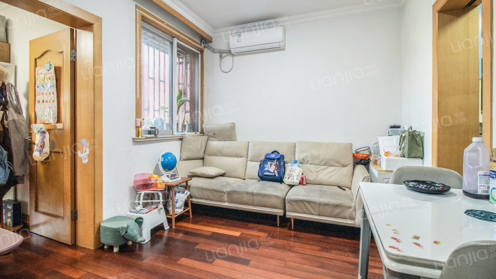 佳虹小区二手房实景图