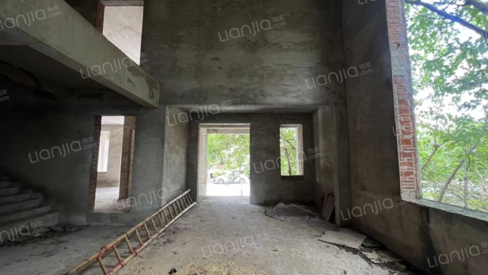 东江湾畔二手房实景图