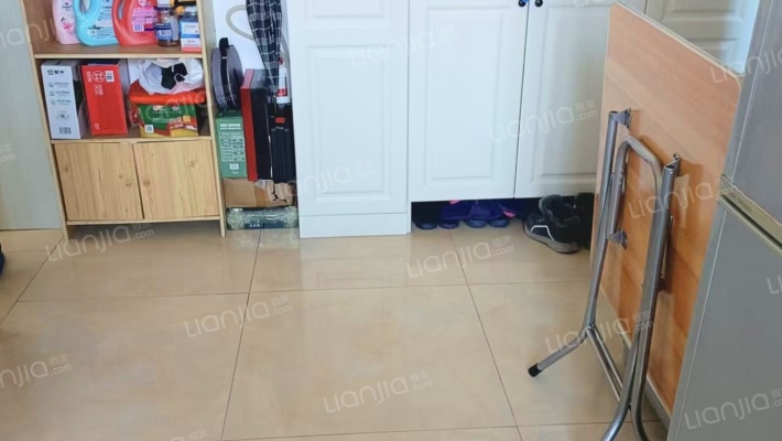 吉柴东生活区二手房实景图