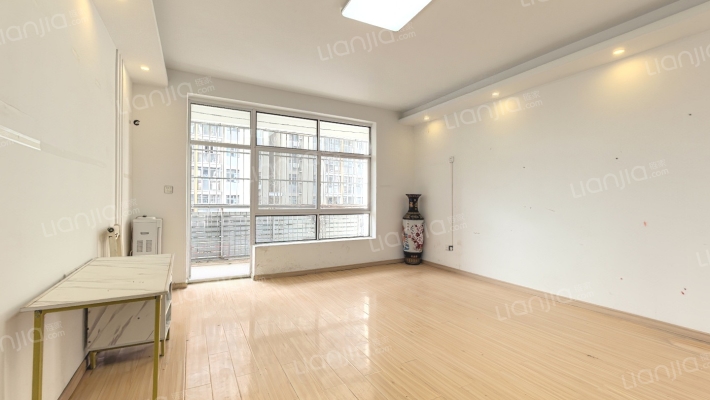 名流人和天地三期二手房实景图