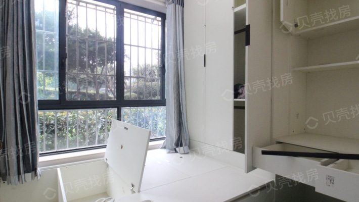 邦泰泰国际 跃层房 总共3层    精装房 带家具家电出售-卧室D