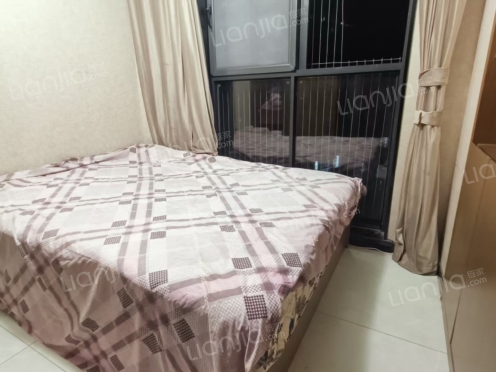 合租·花样年龙年国际中心 3居室 南卧