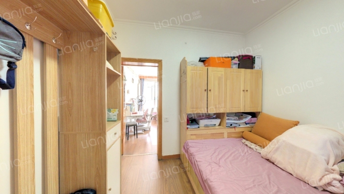 红旗大街64号院二手房实景图