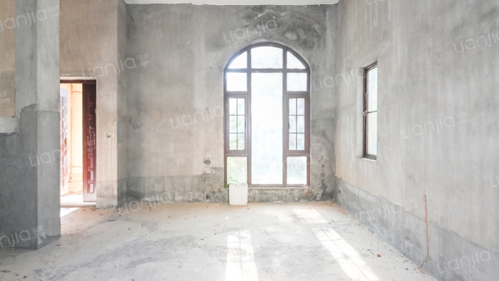 御湖半山二手房实景图