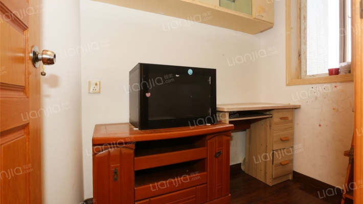 靖宇中路70号二手房实景图