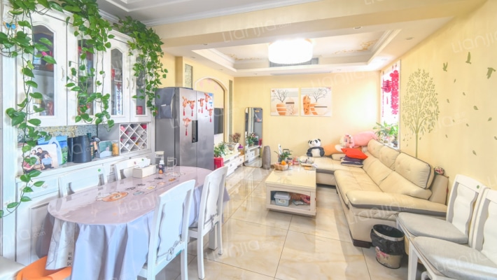 秀山花苑二手房实景图