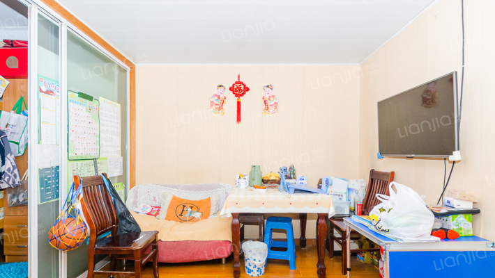 兰坪路234号二手房实景图