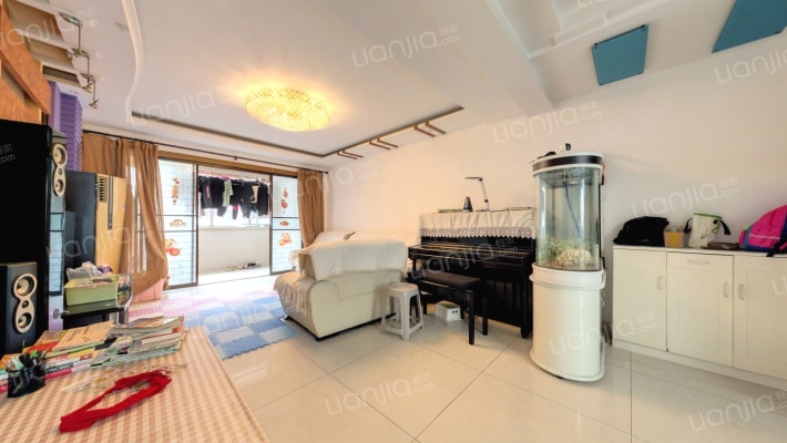 鸿海花苑二手房实景图