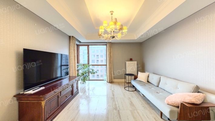 荣尊堡国际俱乐部公寓二手房实景图