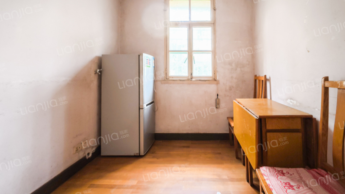 港机新村二手房实景图